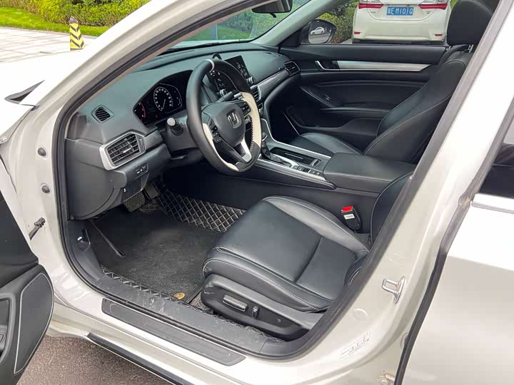 Фото 5 - Honda Inspire