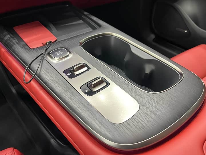 Фото 15 - Xiaomi SU7