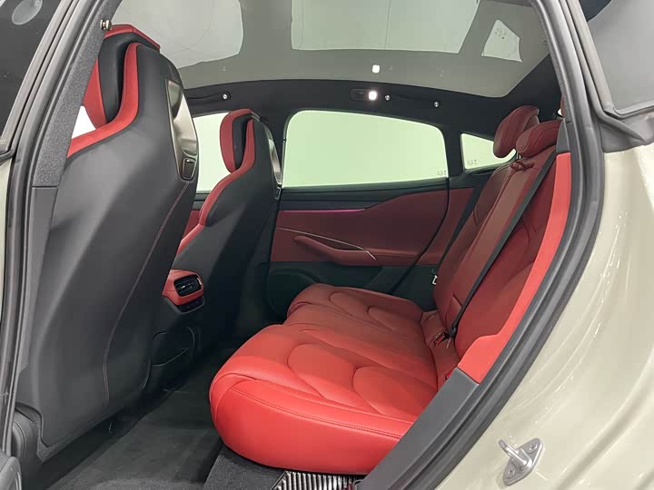 Фото 16 - Xiaomi SU7