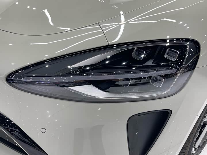 Фото 19 - Xiaomi SU7