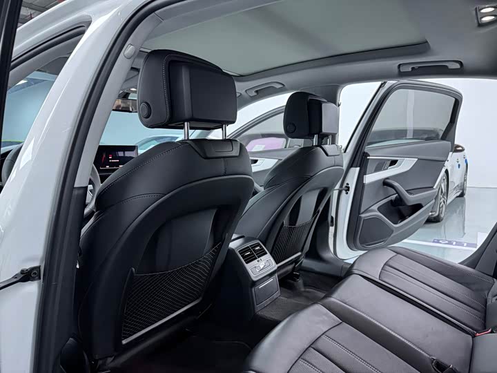 Фото 10 - Audi A4L