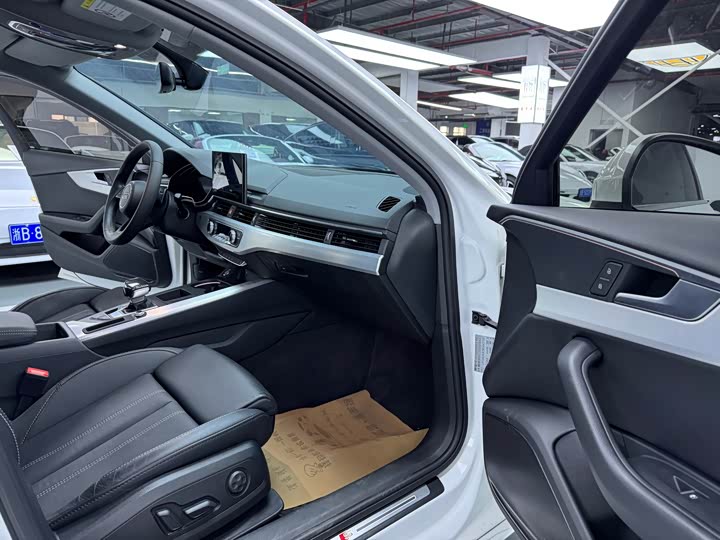 Фото 14 - Audi A4L