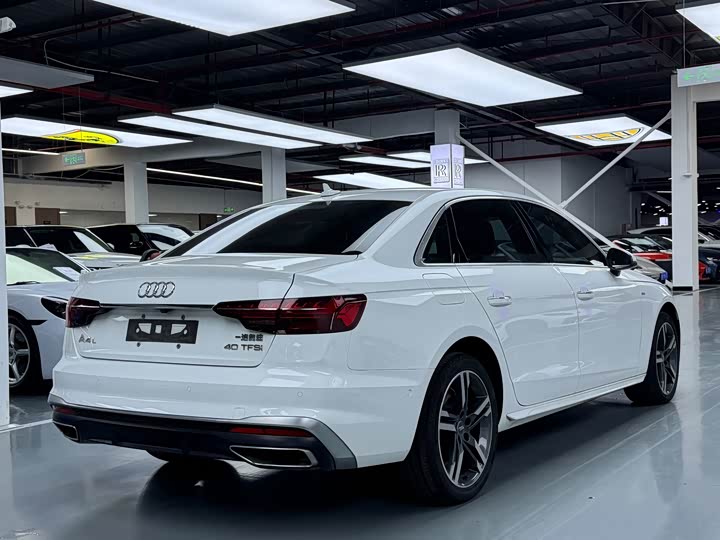 Фото 16 - Audi A4L