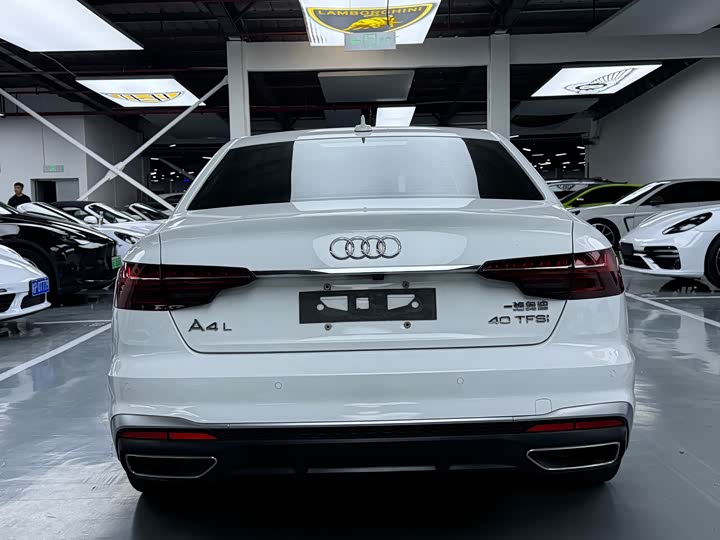 Фото 17 - Audi A4L