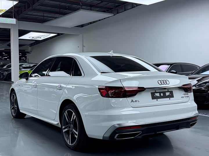 Фото 18 - Audi A4L