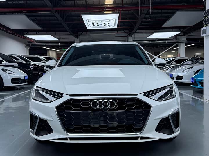 Фото 2 - Audi A4L