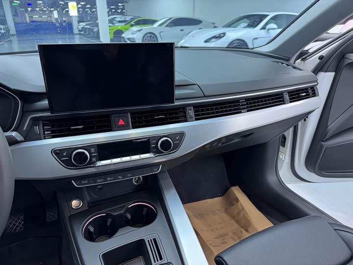 Фото 7 - Audi A4L