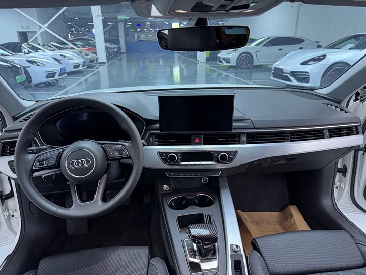 Фото 8 - Audi A4L