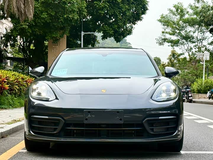 Фото 2 - Porsche Panamera