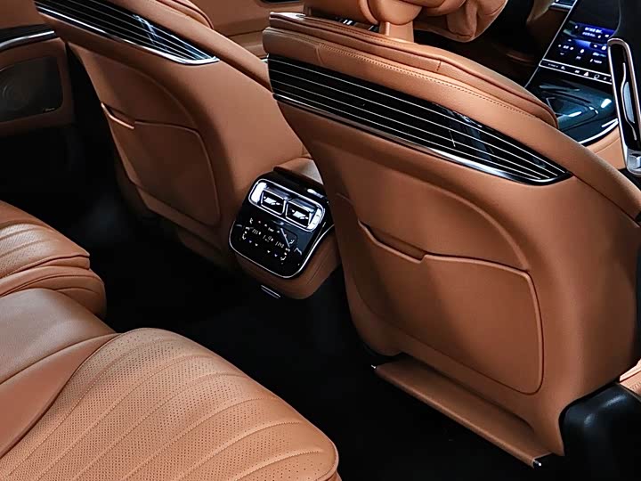 Фото 17 - Mercedes-Benz S-Class