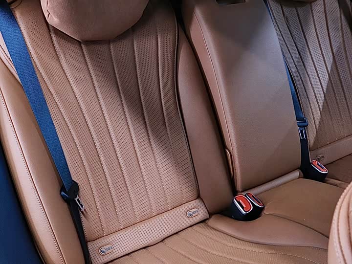 Фото 18 - Mercedes-Benz S-Class