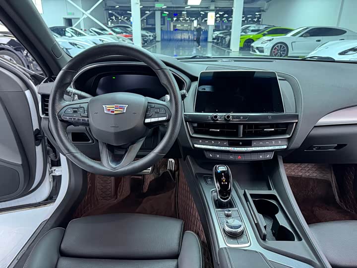 Фото 10 - Cadillac CT5