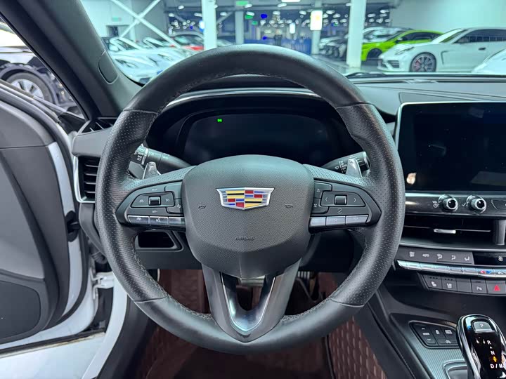 Фото 13 - Cadillac CT5