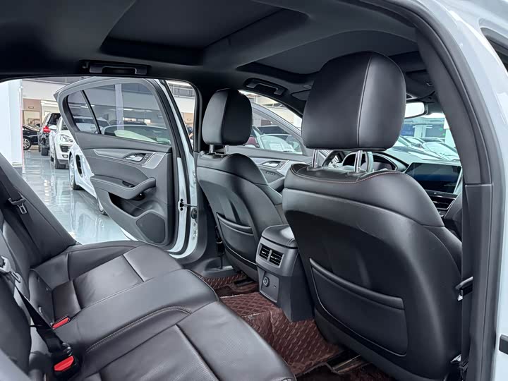 Фото 16 - Cadillac CT5