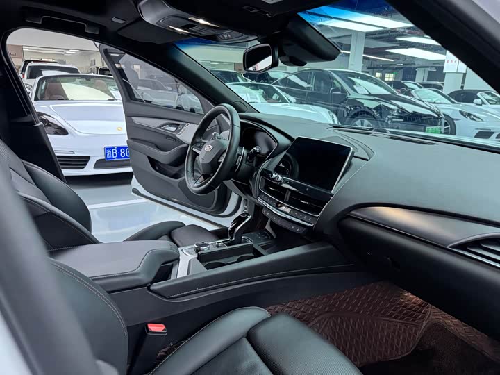 Фото 18 - Cadillac CT5