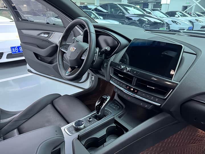 Фото 19 - Cadillac CT5