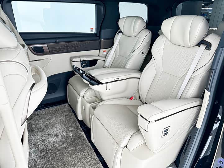 Фото 5 - Toyota Alphard