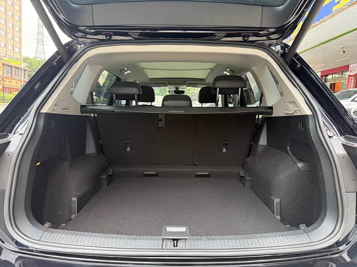 Фото 12 - Volkswagen Tiguan L Pro