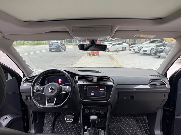 Фото 7 - Volkswagen Tiguan L Pro