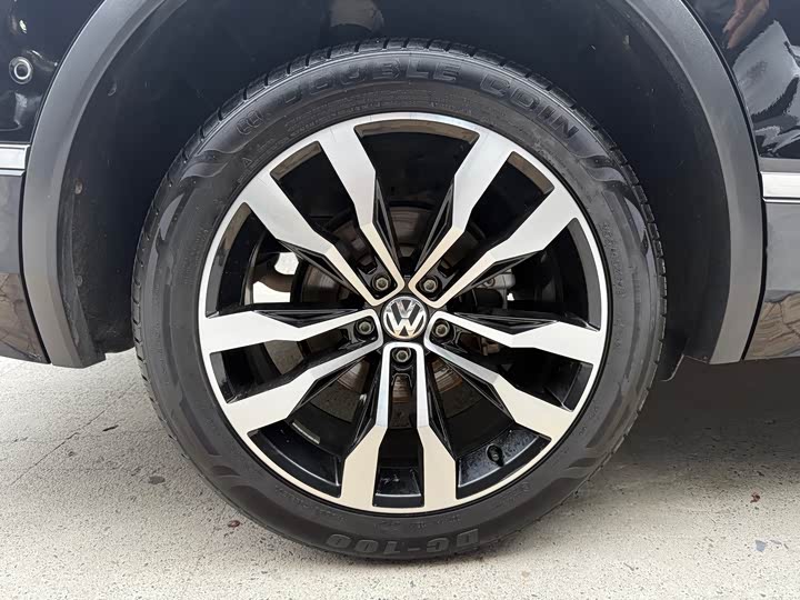 Фото 9 - Volkswagen Tiguan L Pro