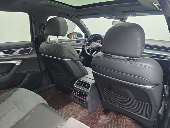 Фото 11 - Audi A6L