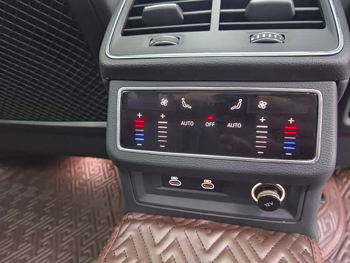 Фото 12 - Audi A6L