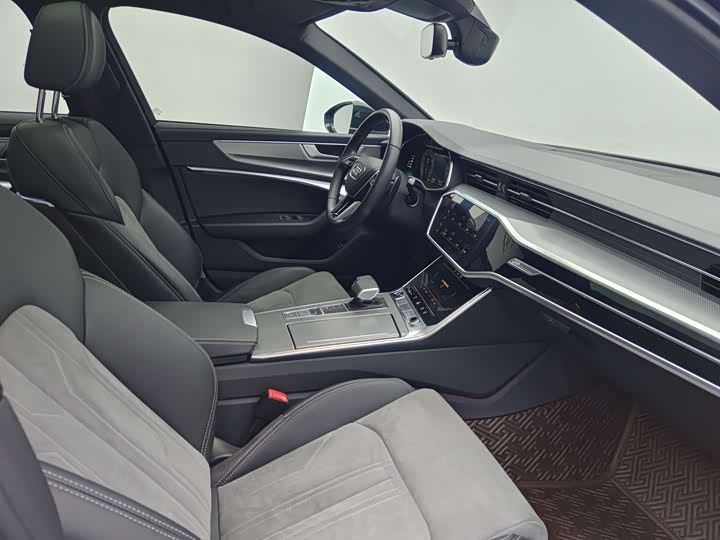 Фото 13 - Audi A6L
