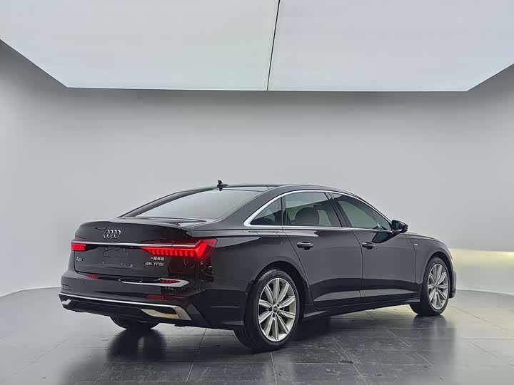 Фото 15 - Audi A6L