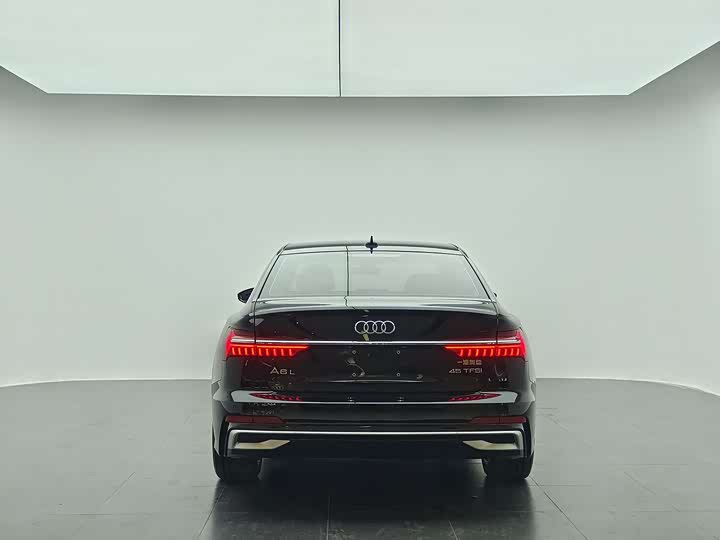 Фото 16 - Audi A6L