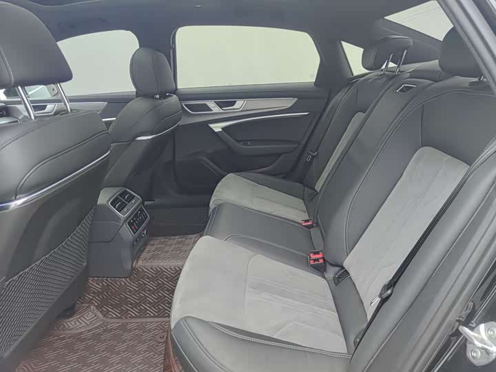 Фото 4 - Audi A6L