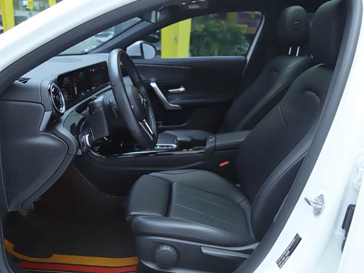 Фото 9 - Mercedes-Benz A-Class