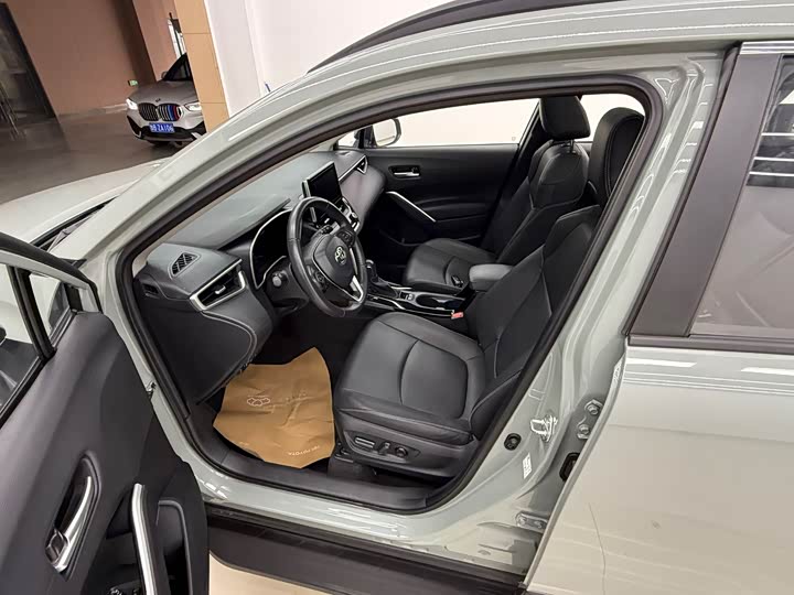 Фото 8 - Toyota Corolla Cross