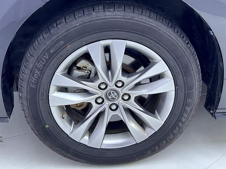 Фото 12 - Toyota Sienna