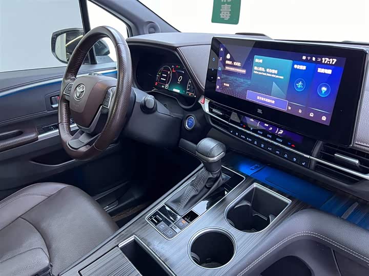 Фото 21 - Toyota Sienna