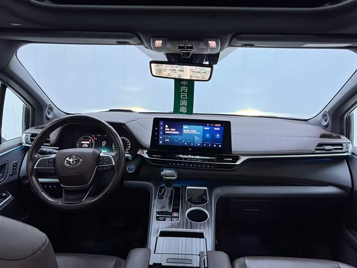 Фото 24 - Toyota Sienna