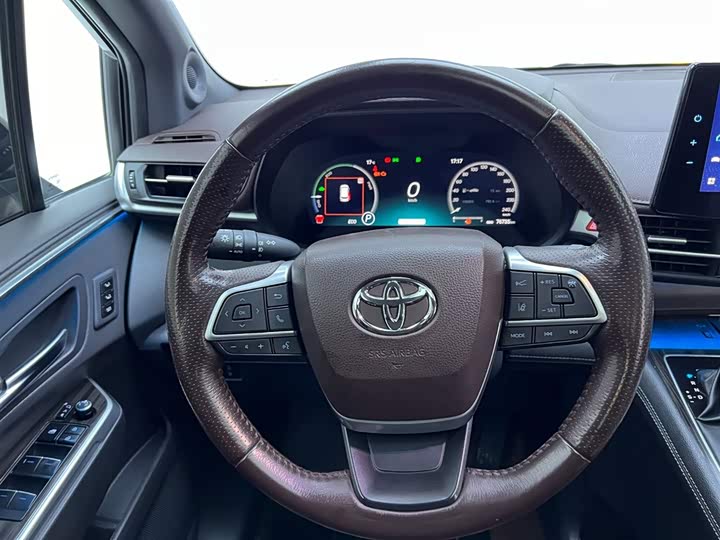 Фото 25 - Toyota Sienna