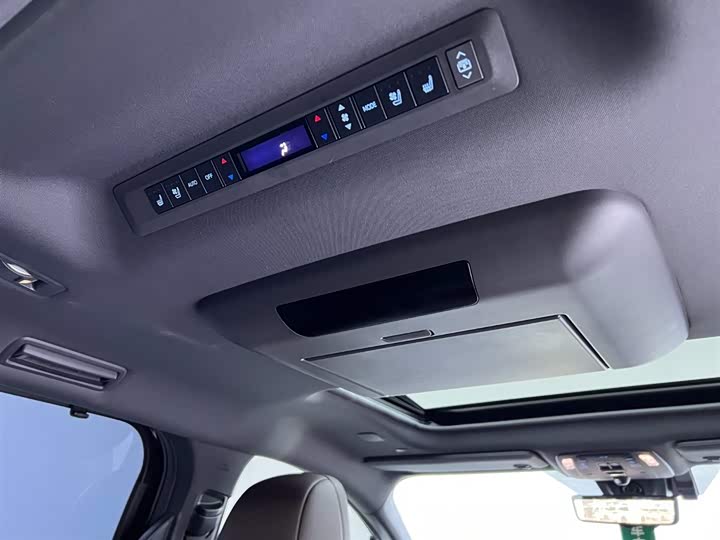 Фото 28 - Toyota Sienna