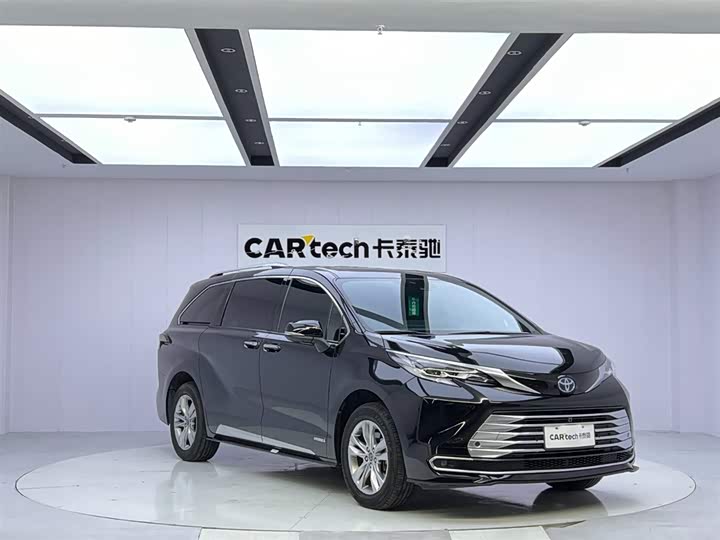 Фото 7 - Toyota Sienna