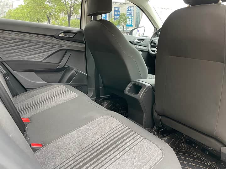 Фото 14 - Volkswagen Tharu