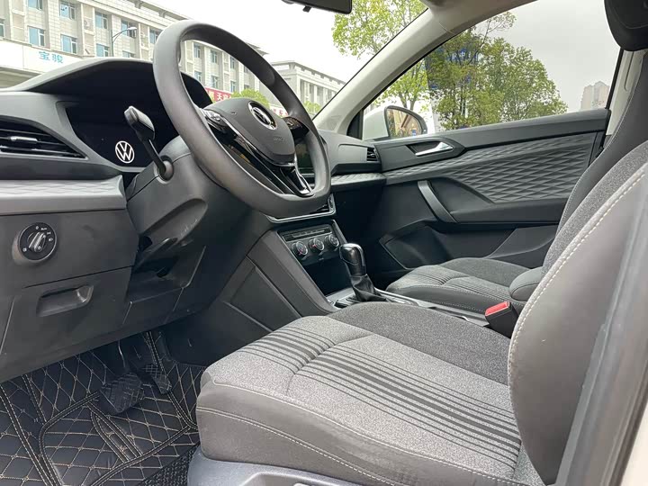 Фото 7 - Volkswagen Tharu