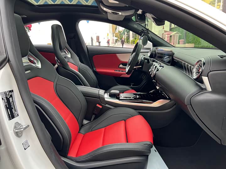 Фото 12 - Mercedes-Benz CLA-Class AMG