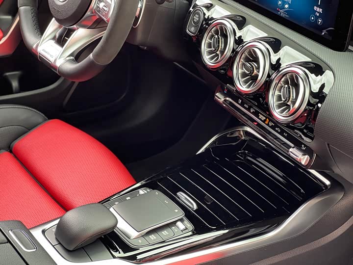 Фото 13 - Mercedes-Benz CLA-Class AMG