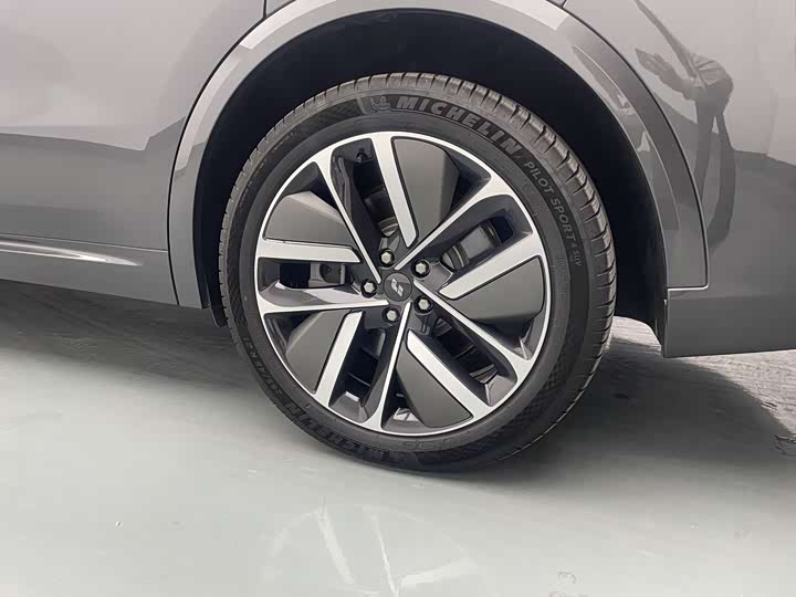 Фото 8 - LiXiang L9