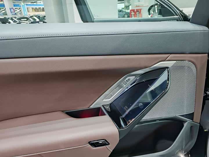 Фото 12 - BMW 7 Series