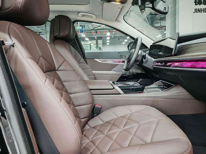 Фото 15 - BMW 7 Series