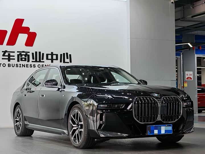 Фото 2 - BMW 7 Series
