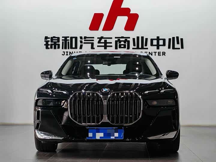 Фото 3 - BMW 7 Series