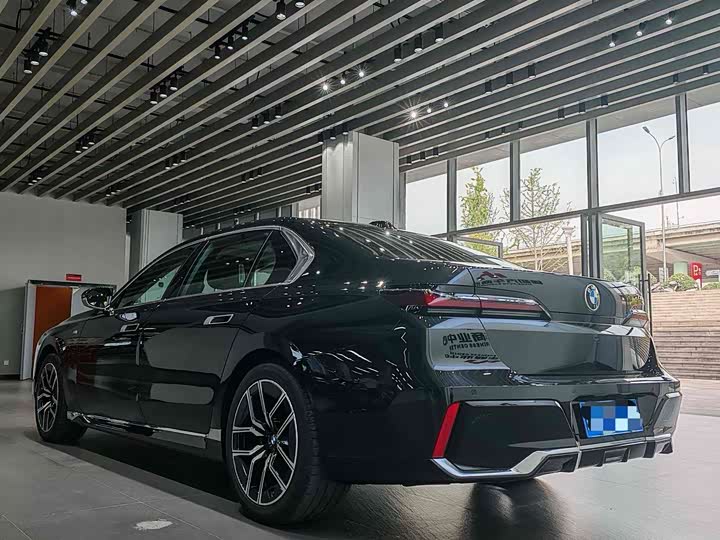 Фото 4 - BMW 7 Series