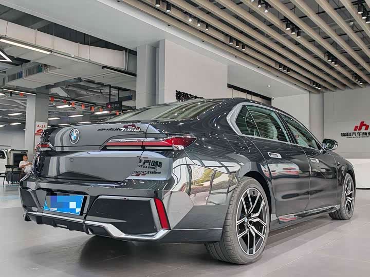 Фото 6 - BMW 7 Series