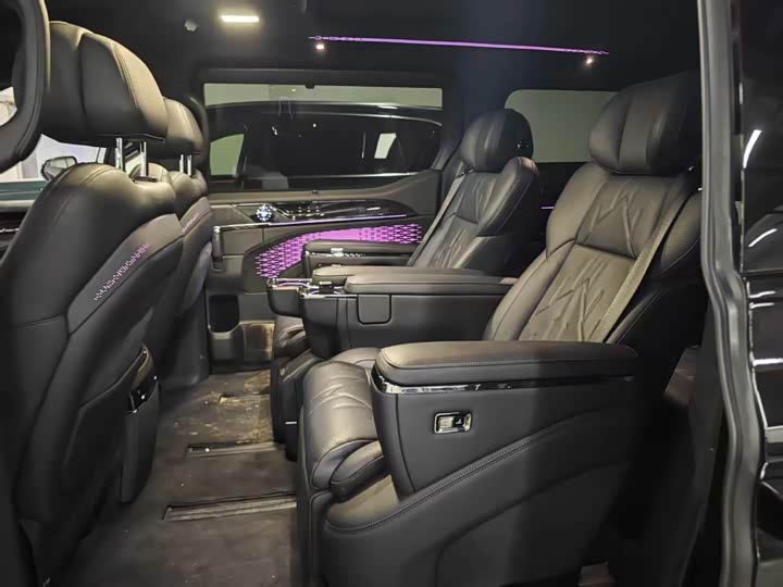 Фото 12 - Zeekr 009